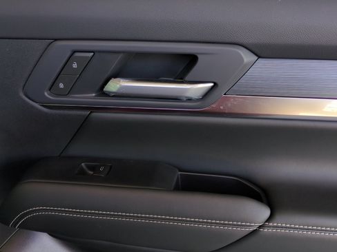 New 2026 GMC Terrain Elevation w/ Elevation Premium Package AWD/4WD image 19