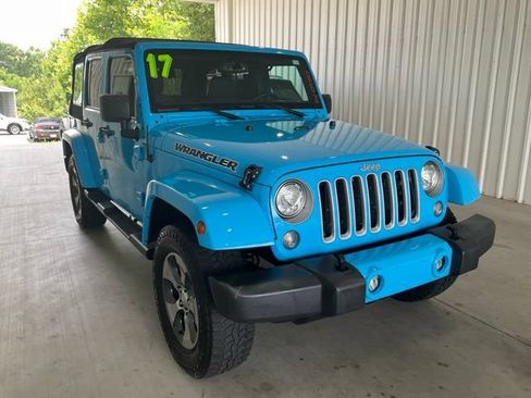 Used 2017 Jeep Wrangler Unlimited Sahara w/ Dual Top Group AWD/4WD image 23