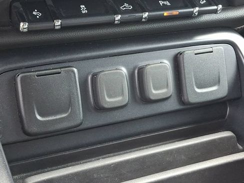 Used 2018 GMC Sierra 1500 SLT AWD/4WD image 19