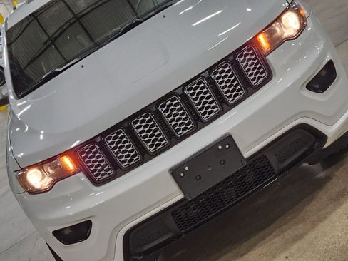 Used 2019 Jeep Grand Cherokee Altitude image 19