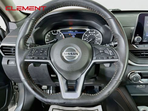Used 2022 Nissan Altima 2.5 SR FWD image 14