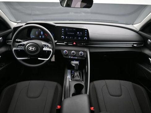 Used 2024 Hyundai Elantra SE FWD image 22