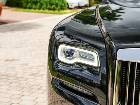 Used 2019 Rolls-Royce Dawn RWD image 60