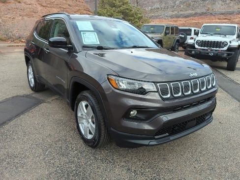 Certified 2022 Jeep Compass Latitude image 3
