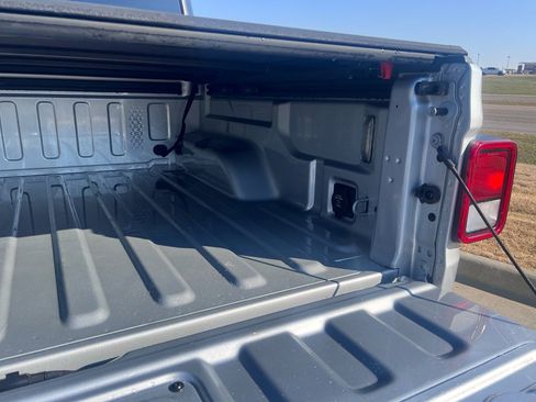 Used 2024 Jeep Gladiator Sport image 7