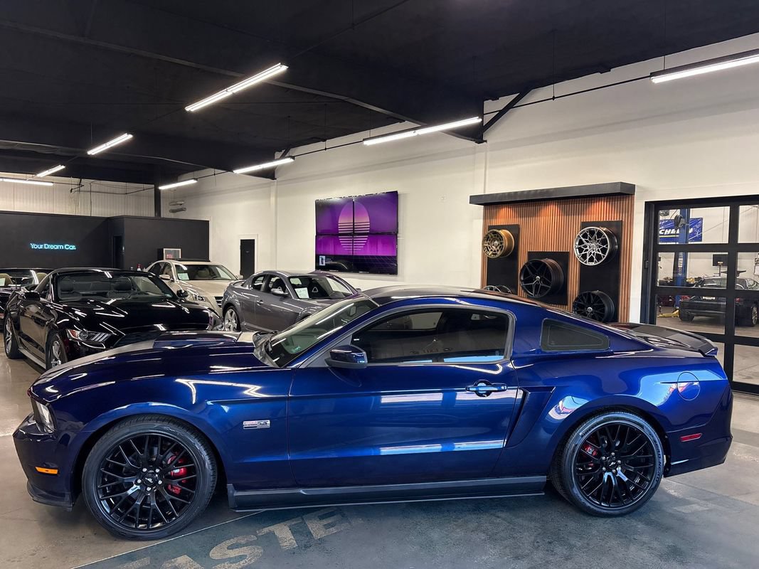 Used 2010 Ford Mustang GT Premium RWD image 5