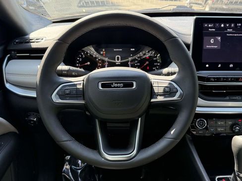 Used 2025 Jeep Compass Limited AWD/4WD image 19