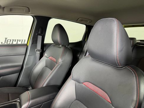 Used 2025 Nissan Kicks SR FWD image 12