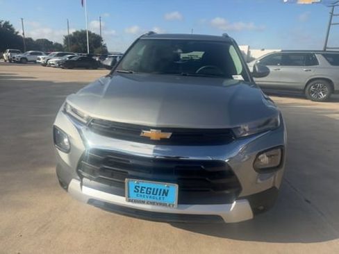 Used 2023 Chevrolet TrailBlazer LT FWD image 3