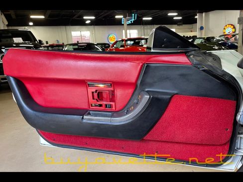 Used 1991 Chevrolet Corvette Convertible image 24