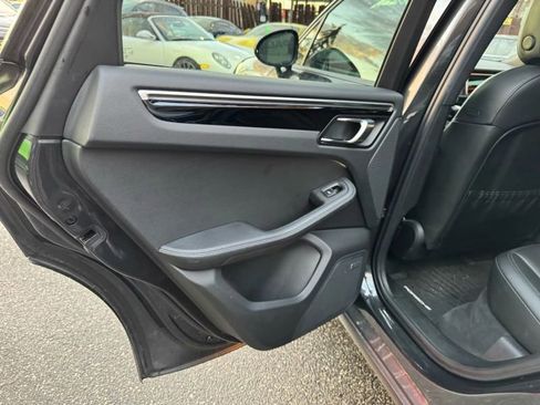 Used 2022 Porsche Macan image 18