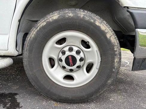 Used 2024 GMC Savana 2500 w/ Driver Convenience Package RWD image 20