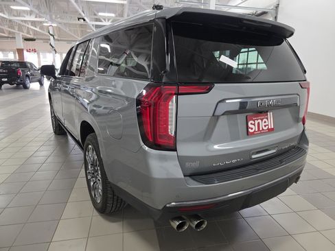 Used 2023 GMC Yukon XL Denali Ultimate image 3