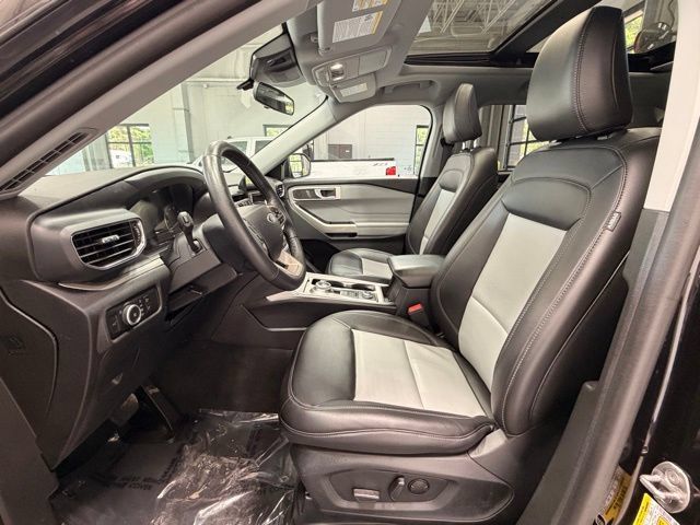 Used 2024 Ford Explorer XLT w/ XLT Sport Appearance Package AWD/4WD image 26