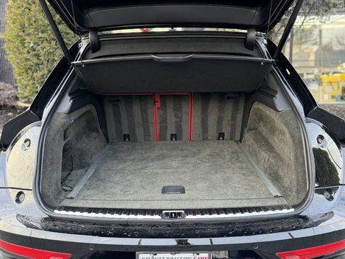 Used 2023 Bentley Bentayga image 18