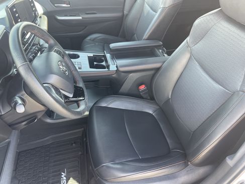 Used 2022 Toyota Sienna XSE FWD image 17