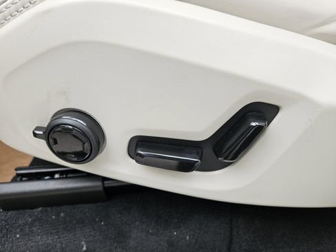 New 2026 Volvo XC90 B6 Ultra w/ Protection Package image 9