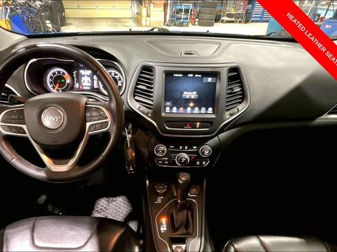 Used 2022 Jeep Cherokee Latitude AWD/4WD image 14