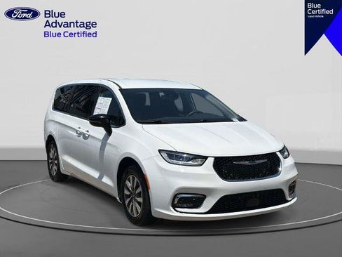 Used 2024 Chrysler Pacifica Limited FWD image 4