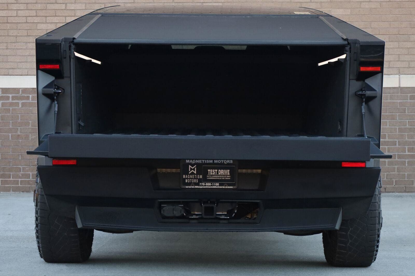 Used 2024 Tesla Cybertruck AWD Crew Cab image 11