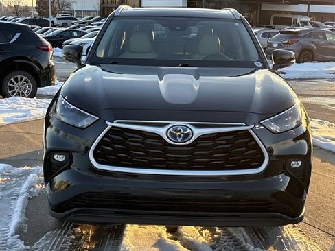 Used 2023 Toyota Highlander XLE image 14