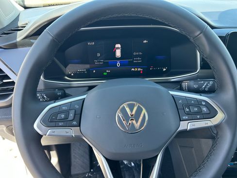 New 2026 Volkswagen Taos SE FWD image 9