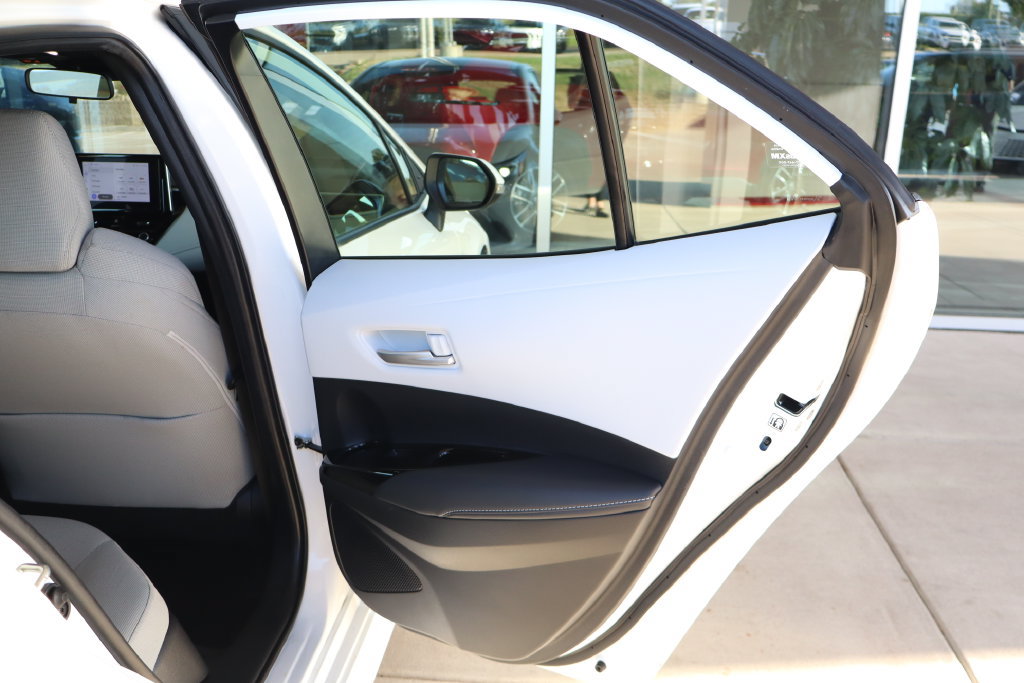 Used 2025 Toyota Corolla SE w/ SE Package FWD image 29