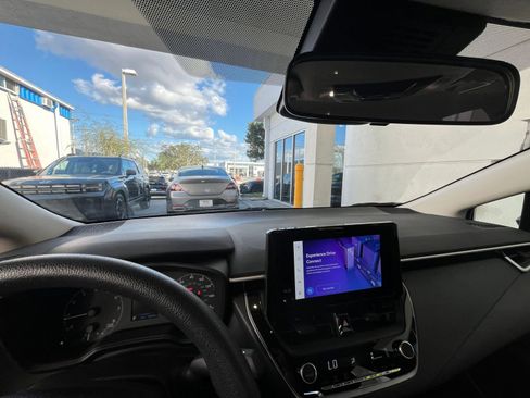 Used 2025 Toyota Corolla LE image 33