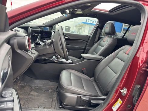Used 2024 Chevrolet Trax RS w/ Sunroof Package FWD image 16