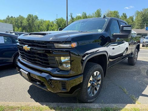 Used 2024 Chevrolet Silverado 2500 Custom AWD/4WD image 7
