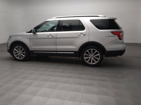 Used 2017 Ford Explorer Limited FWD image 3