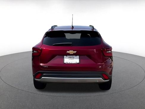 Used 2025 Chevrolet Trax LT w/ LT Convenience Package FWD image 9
