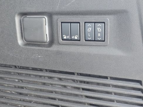 Used 2024 GMC Yukon XL AT4 w/ AT4 Premium Package image 33