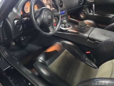 Used 2004 Dodge Viper SRT-10 RWD image 12