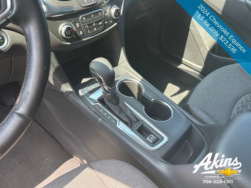 Used 2024 Chevrolet Equinox LT w/ Driver Convenience Package AWD/4WD image 15
