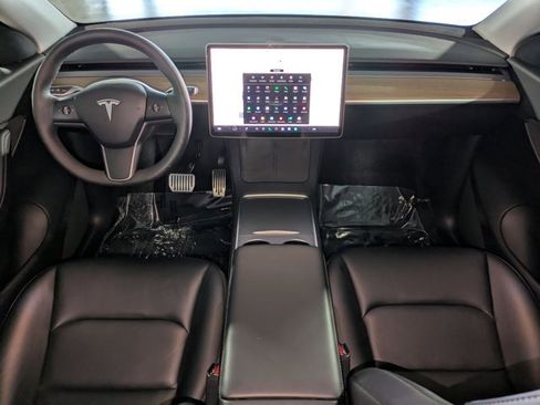 Used 2022 Tesla Model Y Long Range image 17