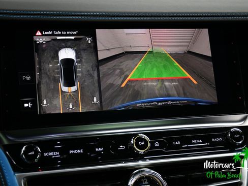 Used 2025 Bentley Flying Spur Plug-In Hybrid image 38