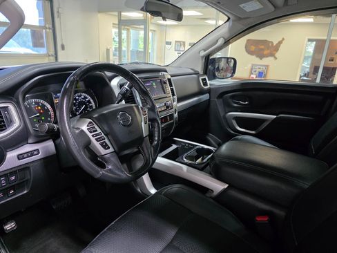 Used 2019 Nissan Titan PRO-4X AWD/4WD image 16