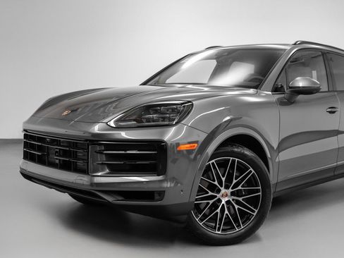 Certified 2025 Porsche Cayenne image 7