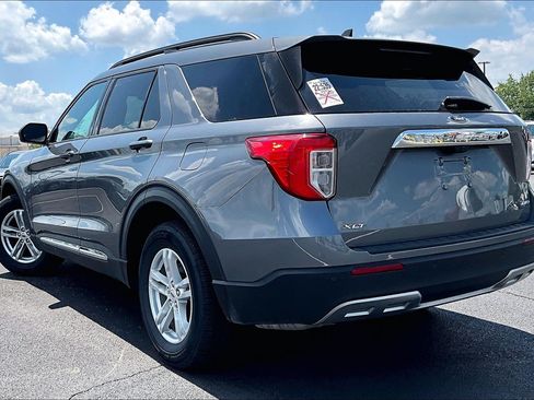 Used 2023 Ford Explorer XLT w/ Equipment Group 202A AWD/4WD image 6