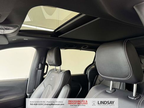 New 2026 Chrysler Pacifica Select w/ S Appearance Package image 18