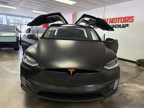 Used 2018 Tesla Model X 75D AWD/4WD image 2