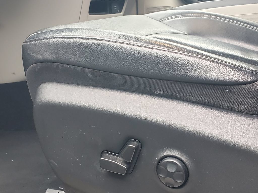Used 2022 Chrysler Pacifica Touring-L FWD image 7