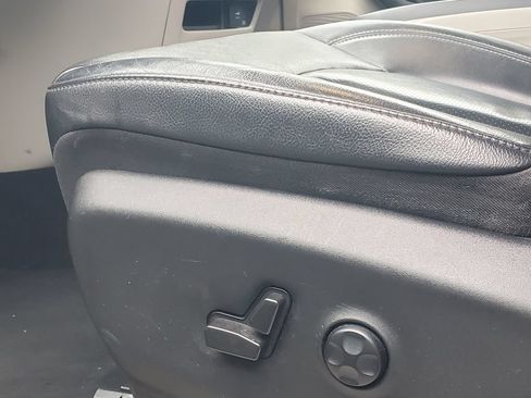 Used 2022 Chrysler Pacifica Touring-L FWD image 7