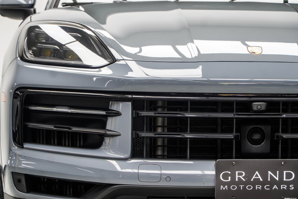 Used 2024 Porsche Cayenne AWD/4WD image 14