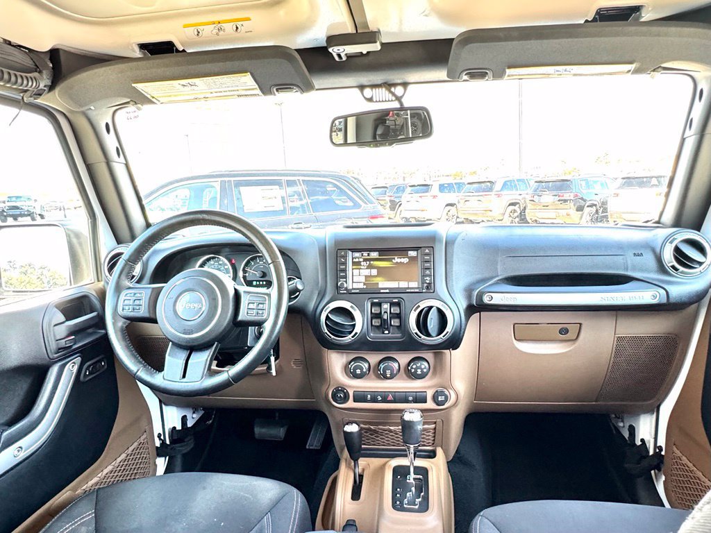 Used 2016 Jeep Wrangler Unlimited Sahara w/ Connectivity Group AWD/4WD image 24