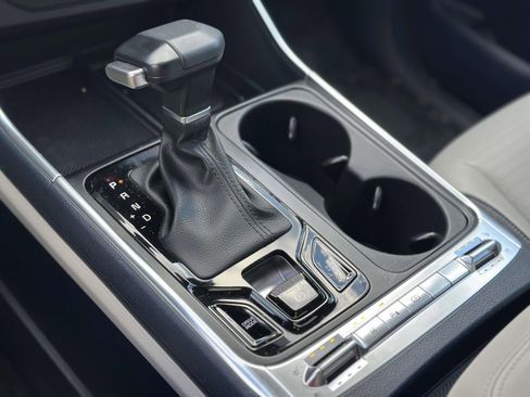 Used 2025 Kia Carnival SX Prestige image 13