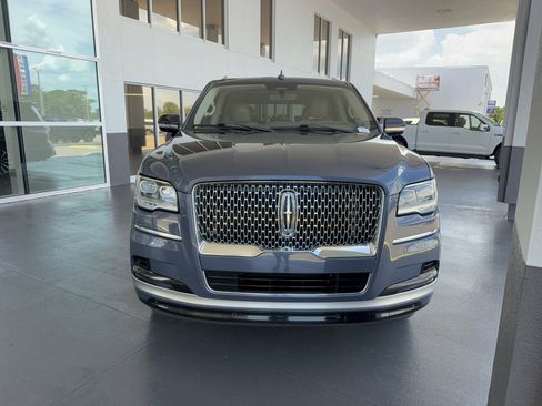 Used 2022 Lincoln Navigator Reserve AWD/4WD image 3