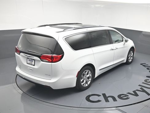 Used 2017 Chrysler Pacifica Limited w/ UConnect Theater Package image 25