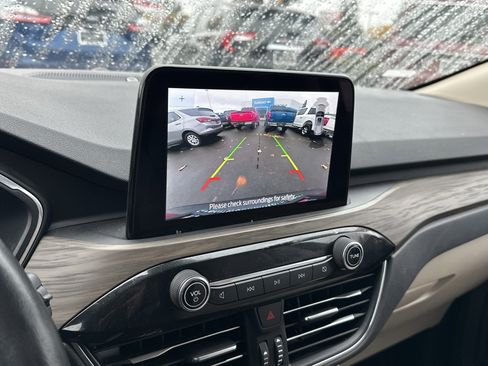 Used 2020 Ford Escape Titanium image 21